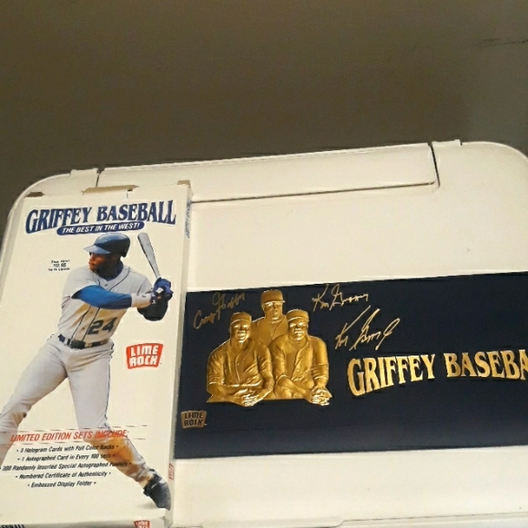 Griffey Baseball 3 Card Halogram of Griffey Sr Griffey Jr and Brotber Craig . - Picture 1 of 5